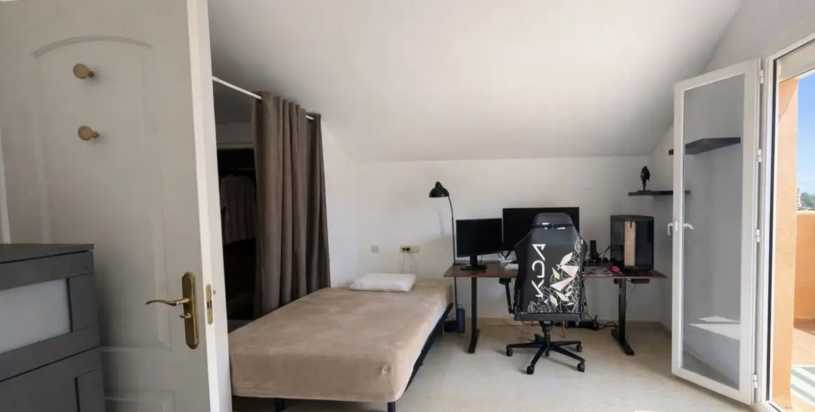 Sale of penthouse duplex in Elviria 11