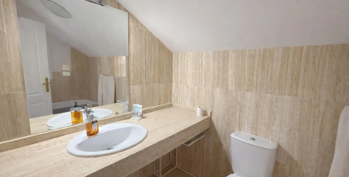 Sale of penthouse duplex in Elviria 12