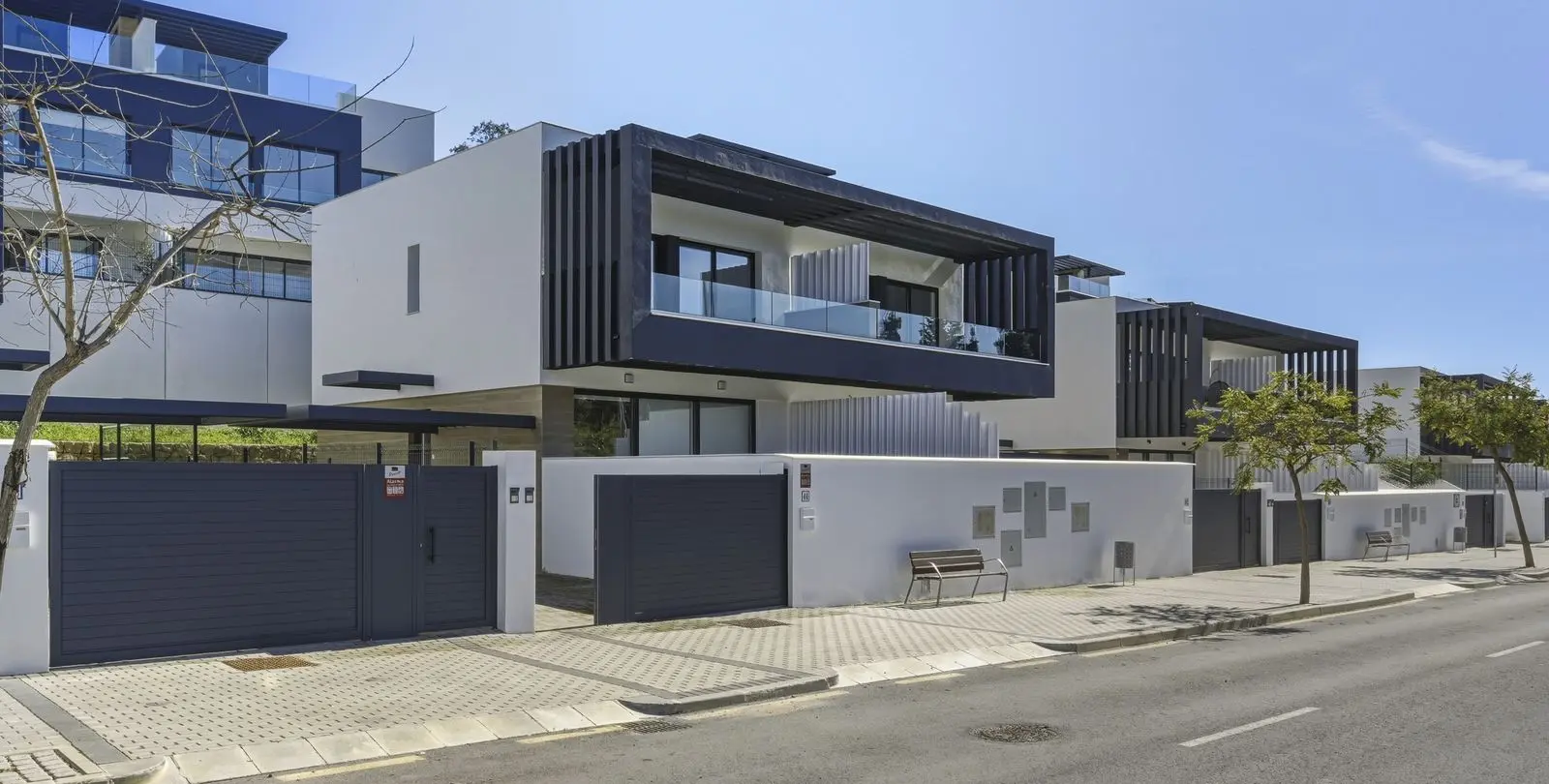 Продажа дома на две семьи в Atalaya 27