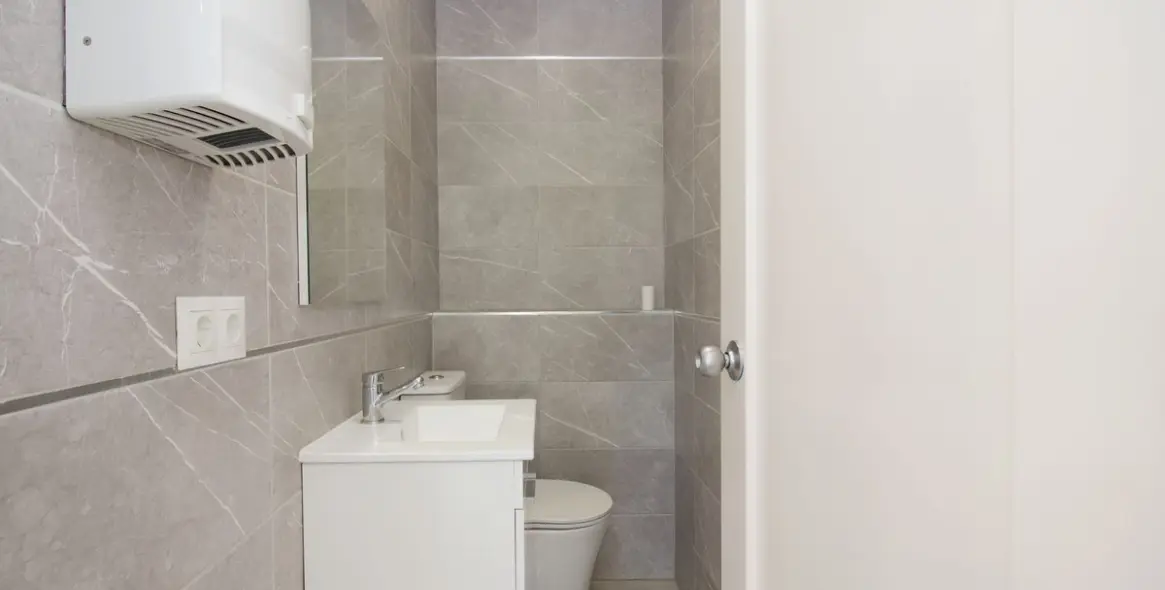 Sale of business in Coín 11