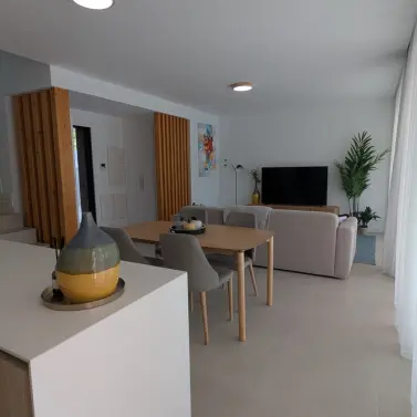 Продажа дома на две семьи в Atalaya