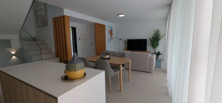 Продажа дома на две семьи в Atalaya 2