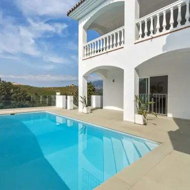 Продажа  отдельно стоящей виллы в Mijas