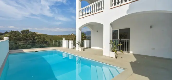 Продажа  отдельно стоящей виллы в Mijas 0