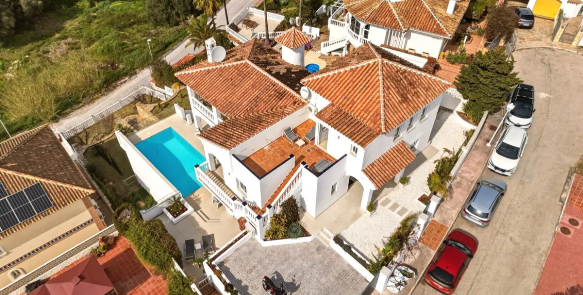 Продажа  отдельно стоящей виллы в Mijas 2