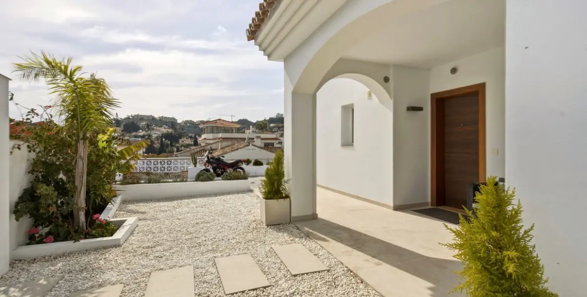 Продажа  отдельно стоящей виллы в Mijas 15