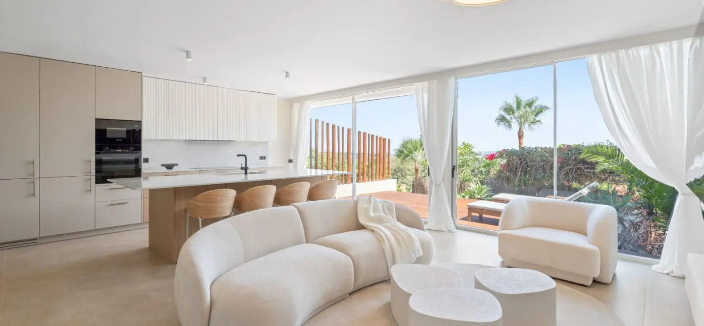 Sale of ground floor apartment in Nueva Andalucía 0