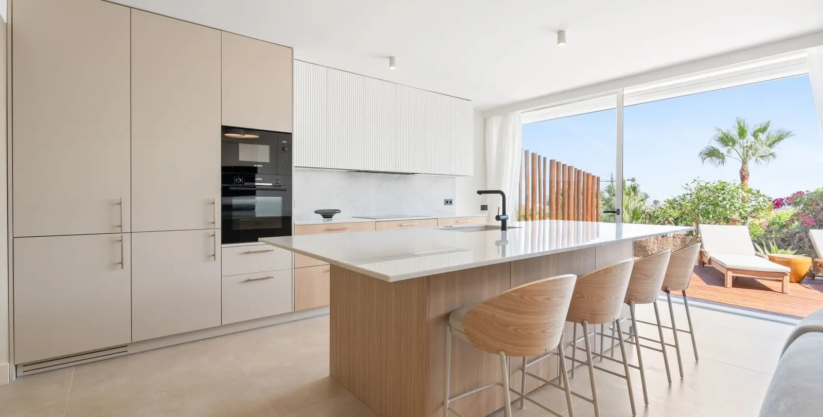 Sale of ground floor apartment in Nueva Andalucía 4