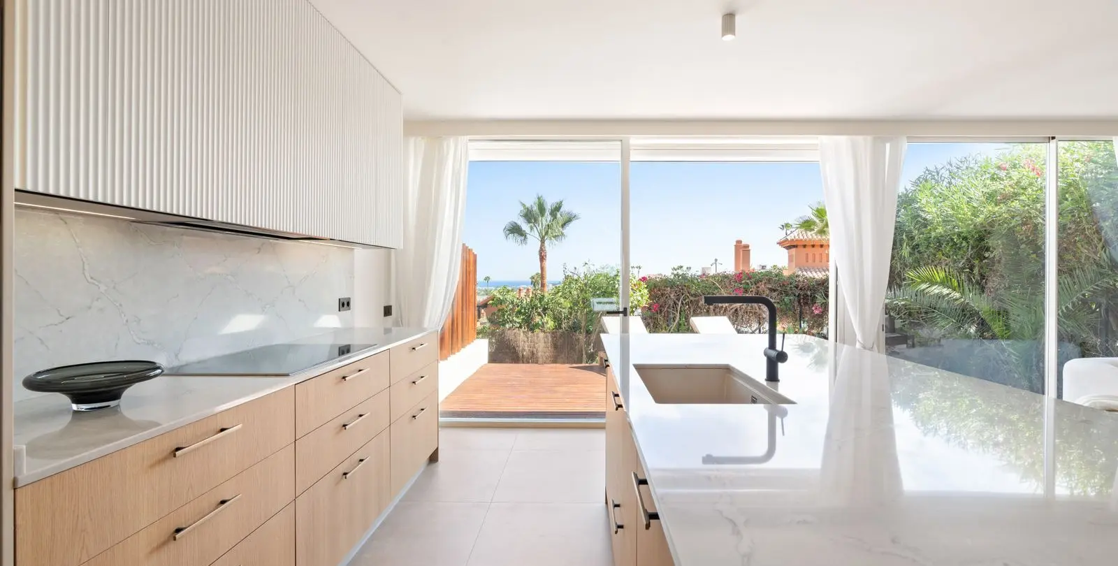 Sale of ground floor apartment in Nueva Andalucía 5