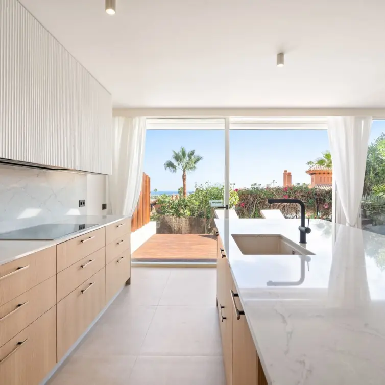 Sale of ground floor apartment in Nueva Andalucía