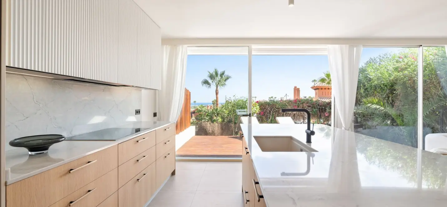 Sale of ground floor apartment in Nueva Andalucía 4