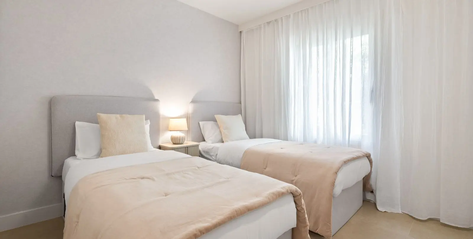 Sale of ground floor apartment in Nueva Andalucía 12