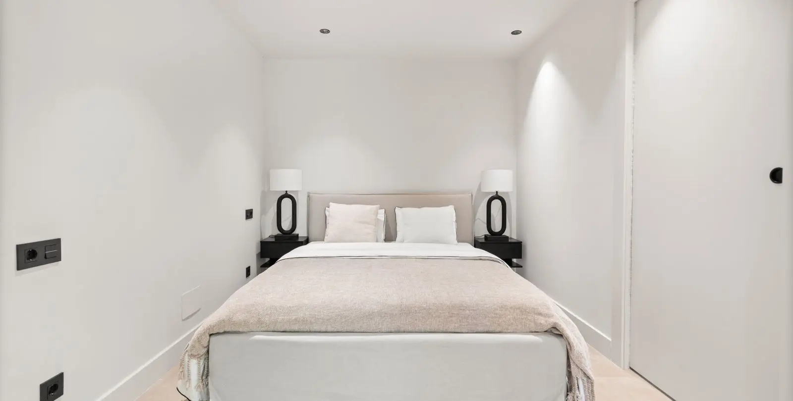 Sale of ground floor apartment in Nueva Andalucía 16