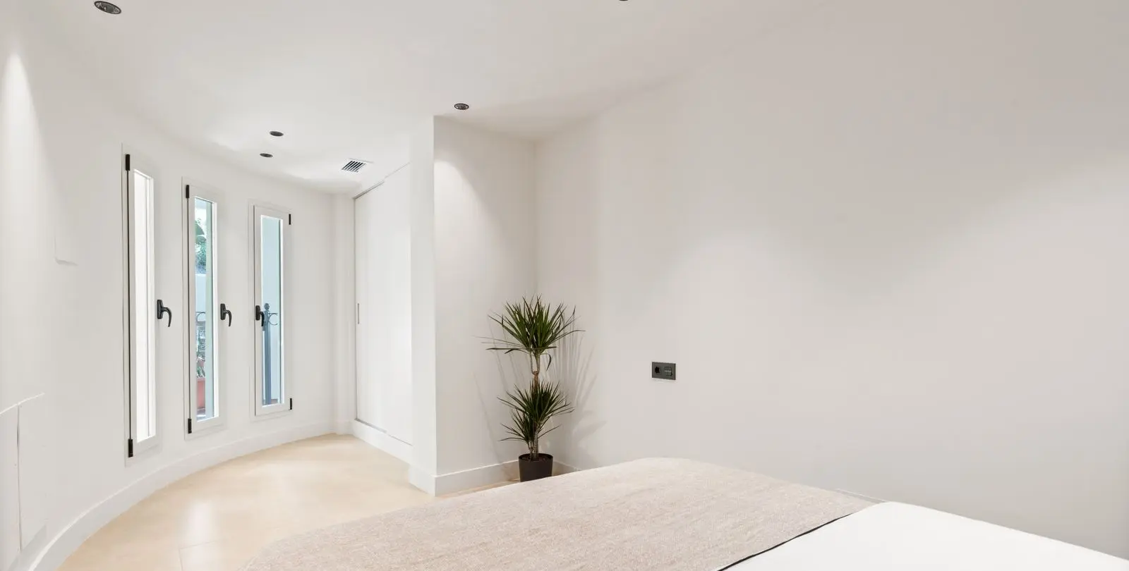 Sale of ground floor apartment in Nueva Andalucía 17