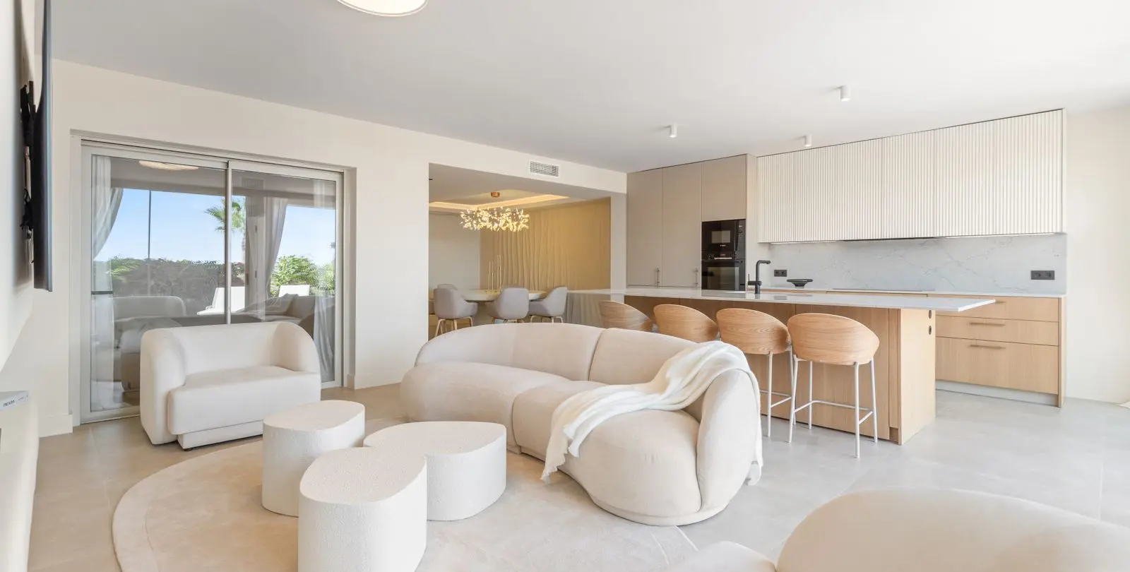 Sale of ground floor apartment in Nueva Andalucía 21