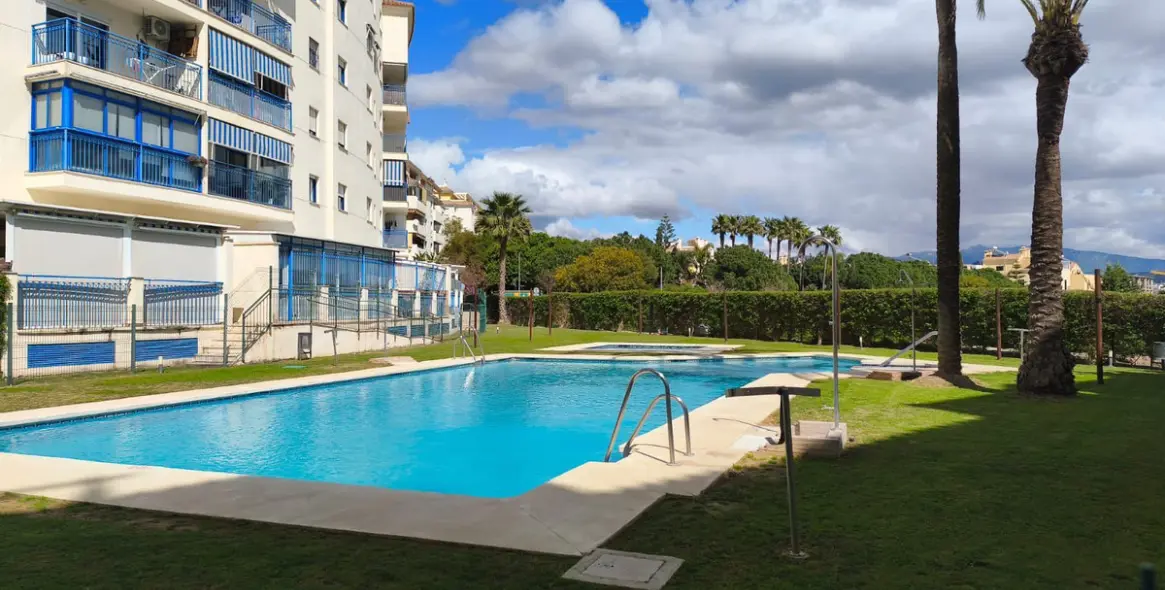 Sale of ground floor apartment in Estepona 1