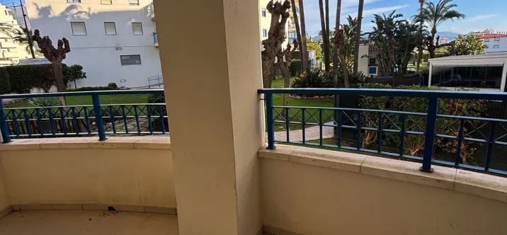 Sale of ground floor apartment in Estepona 1