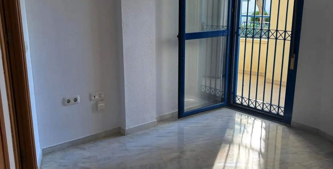 Sale of ground floor apartment in Estepona 14