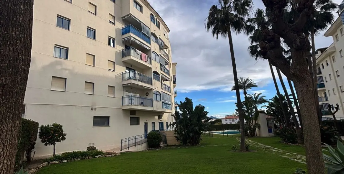 Sale of ground floor apartment in Estepona 16