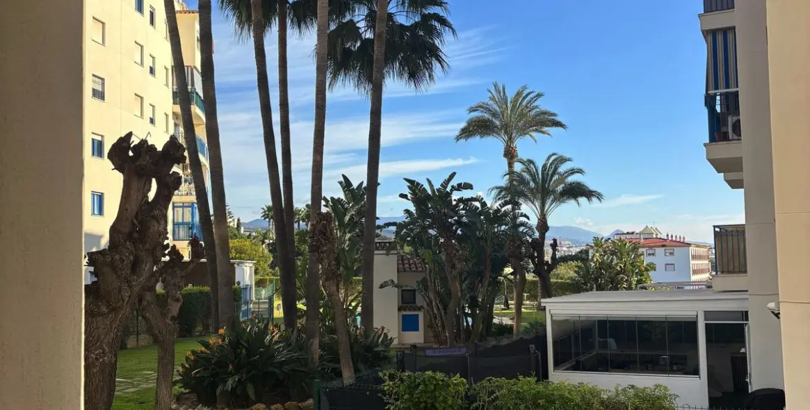 Sale of ground floor apartment in Estepona 17