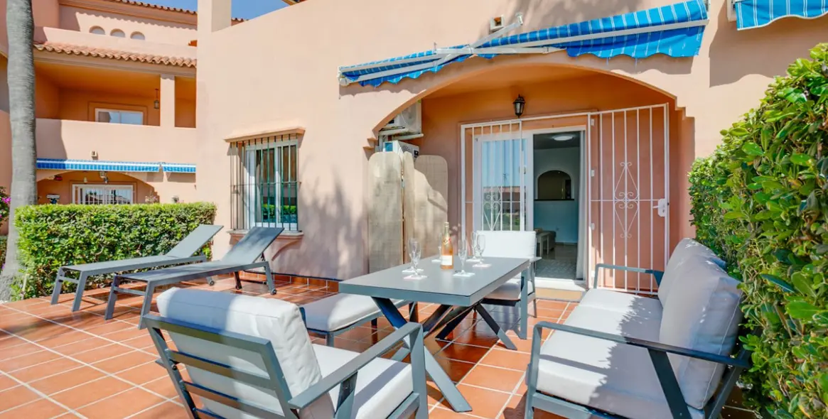 Sale of ground floor apartment in Estepona 1