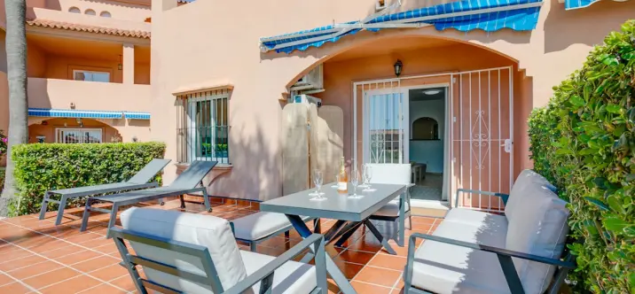 Sale of ground floor apartment in Estepona 0