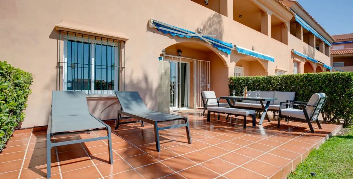 Sale of ground floor apartment in Estepona 2