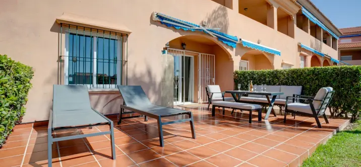 Sale of ground floor apartment in Estepona 1