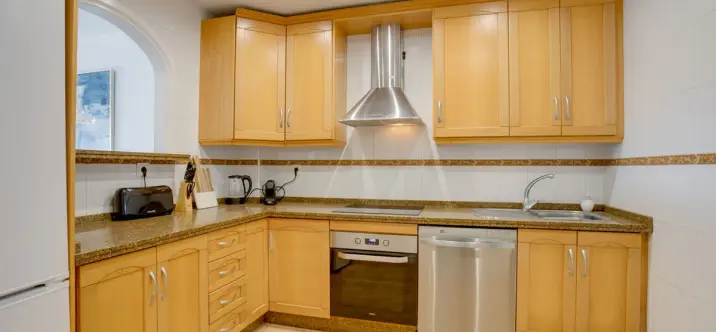 Sale of ground floor apartment in Estepona 2