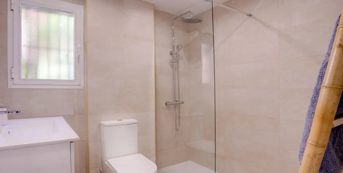 Sale of ground floor apartment in Estepona 10