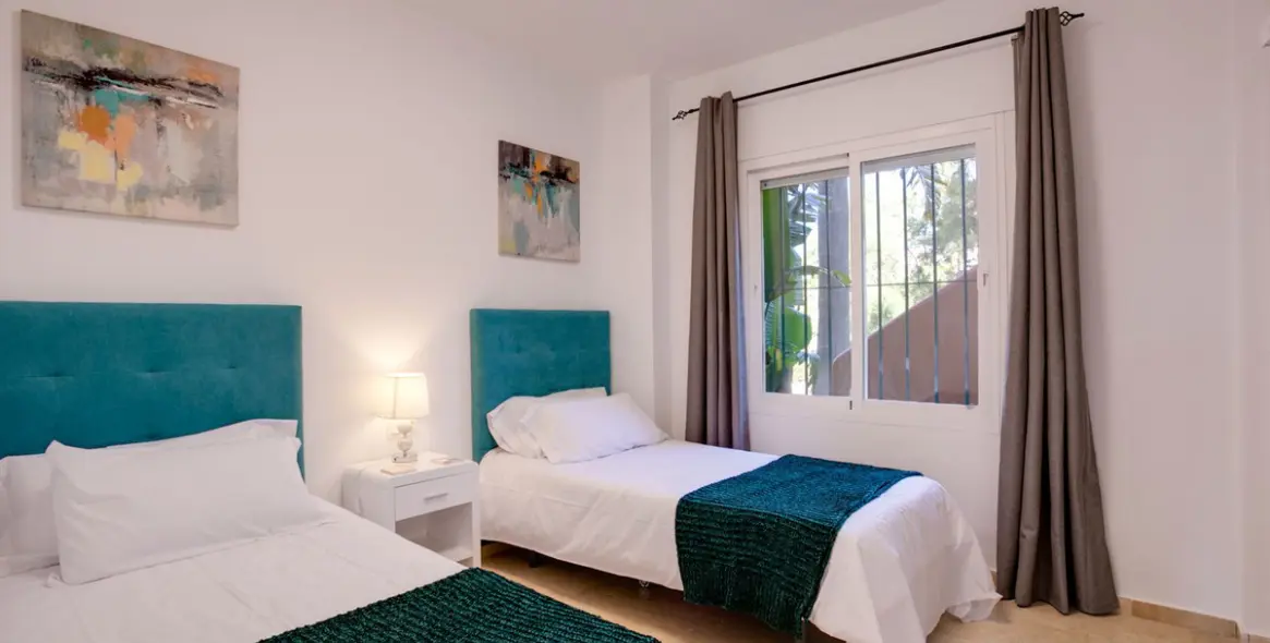 Sale of ground floor apartment in Estepona 11