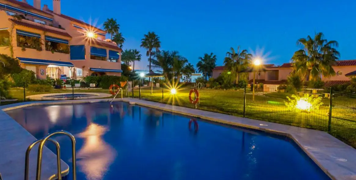 Sale of ground floor apartment in Estepona 13