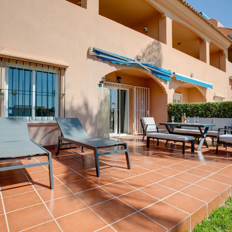 Sale of ground floor apartment in Estepona