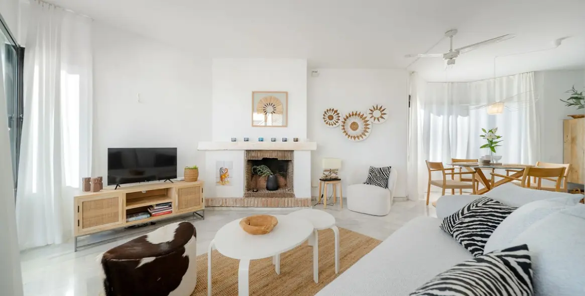 Sale of middle floor apartment in Calahonda 3