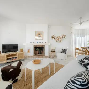 Sale of middle floor apartment in Calahonda