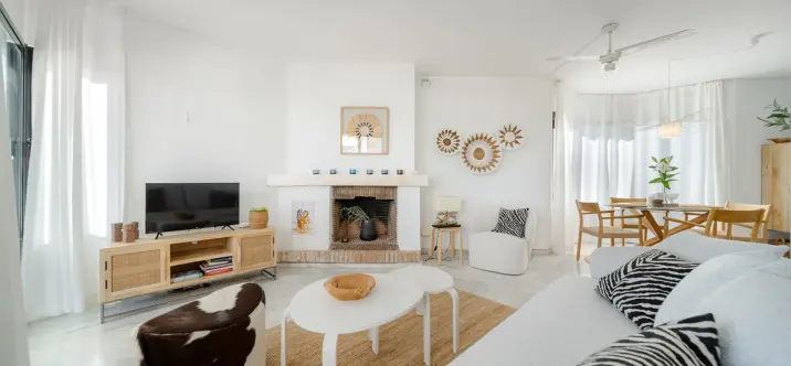 Sale of middle floor apartment in Calahonda 2