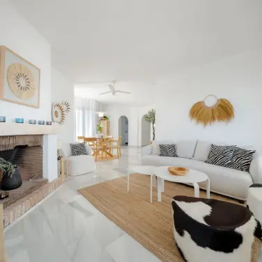 Sale of middle floor apartment in Calahonda