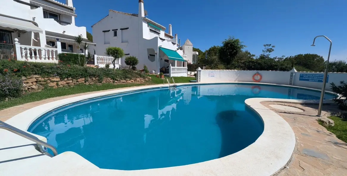 Sale of townhouse in Calahonda 3