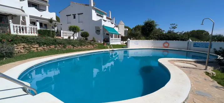 Sale of townhouse in Calahonda 2