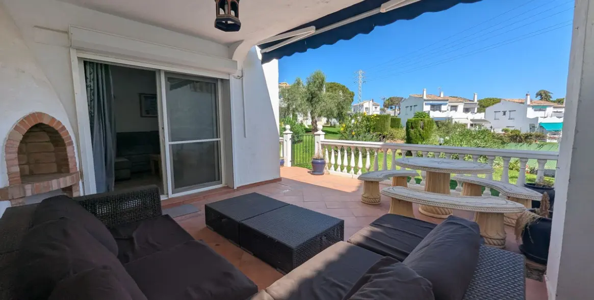 Sale of townhouse in Calahonda 4