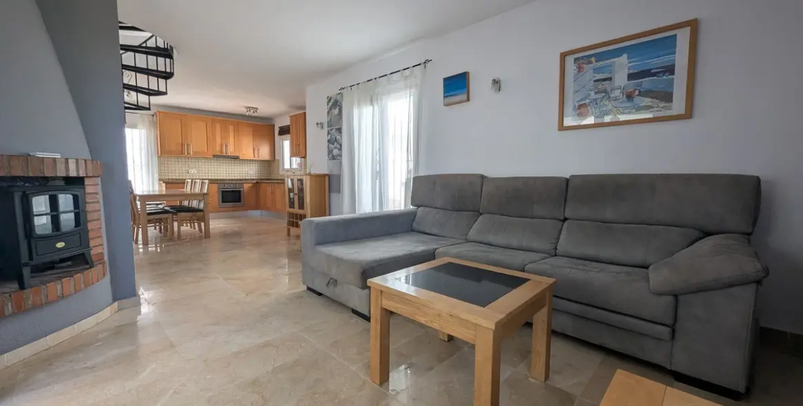 Sale of townhouse in Calahonda 6
