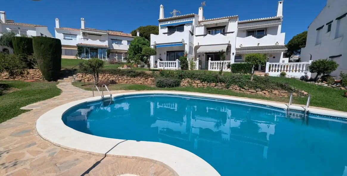 Sale of townhouse in Calahonda 8