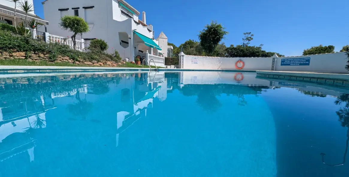 Sale of townhouse in Calahonda 9