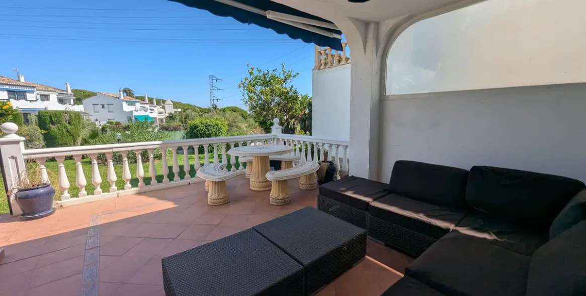 Sale of townhouse in Calahonda 10