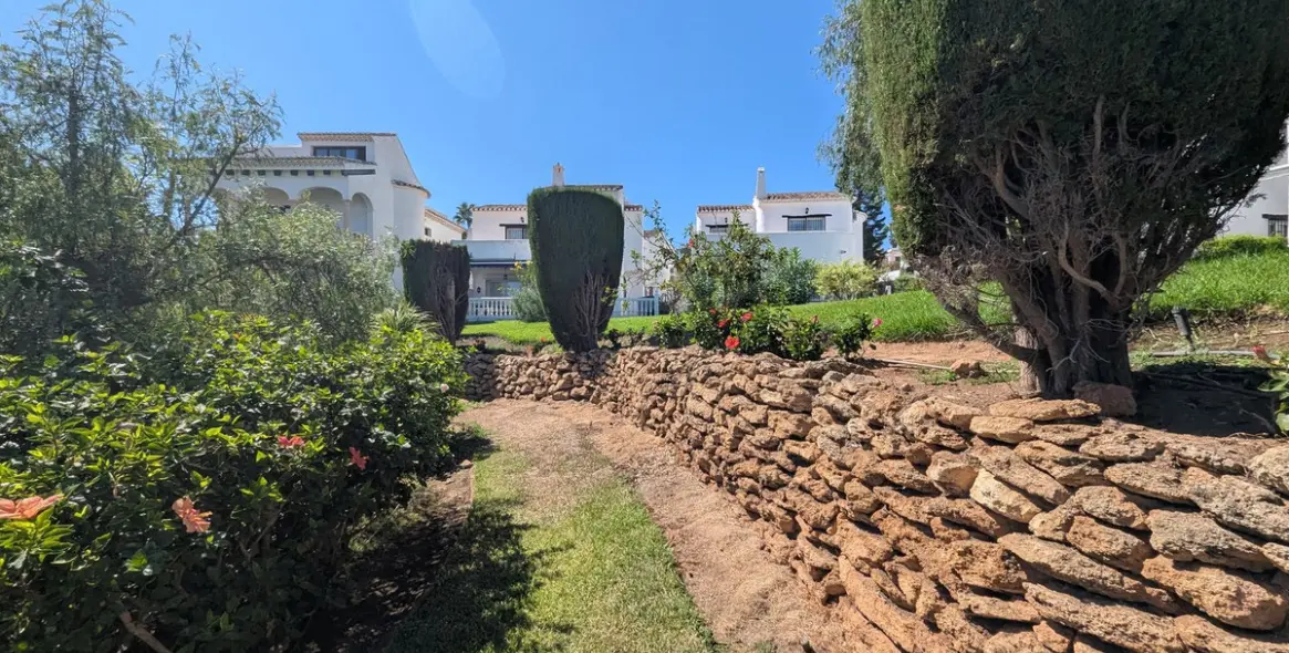 Sale of townhouse in Calahonda 11