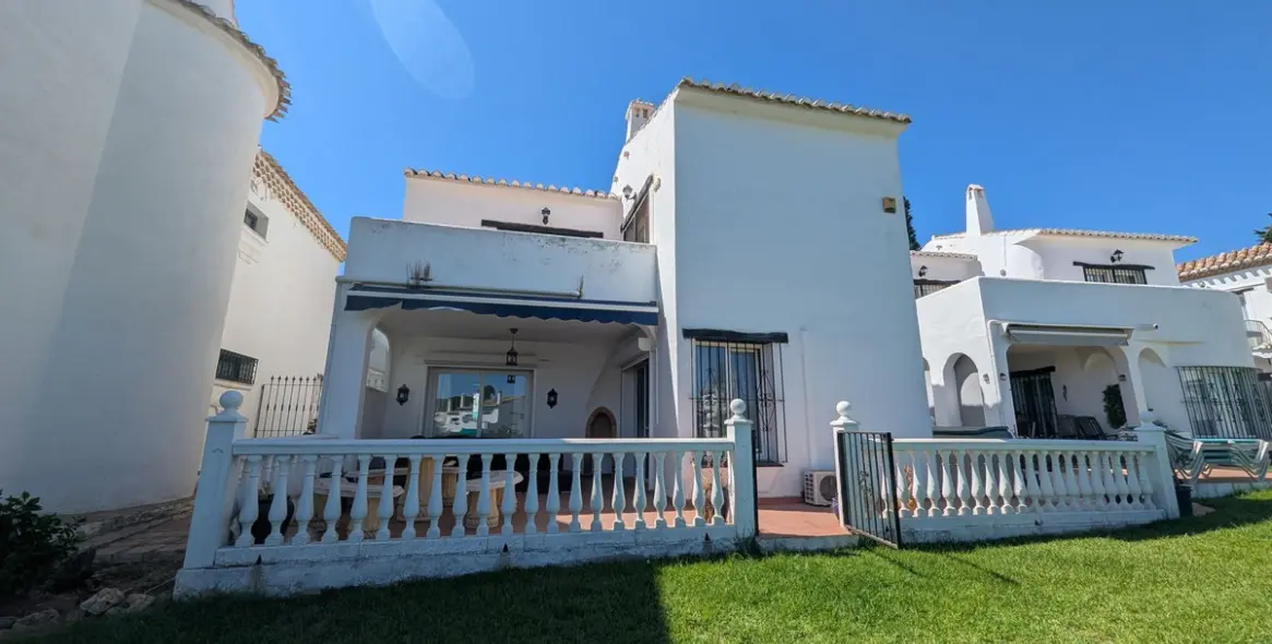 Sale of townhouse in Calahonda 12