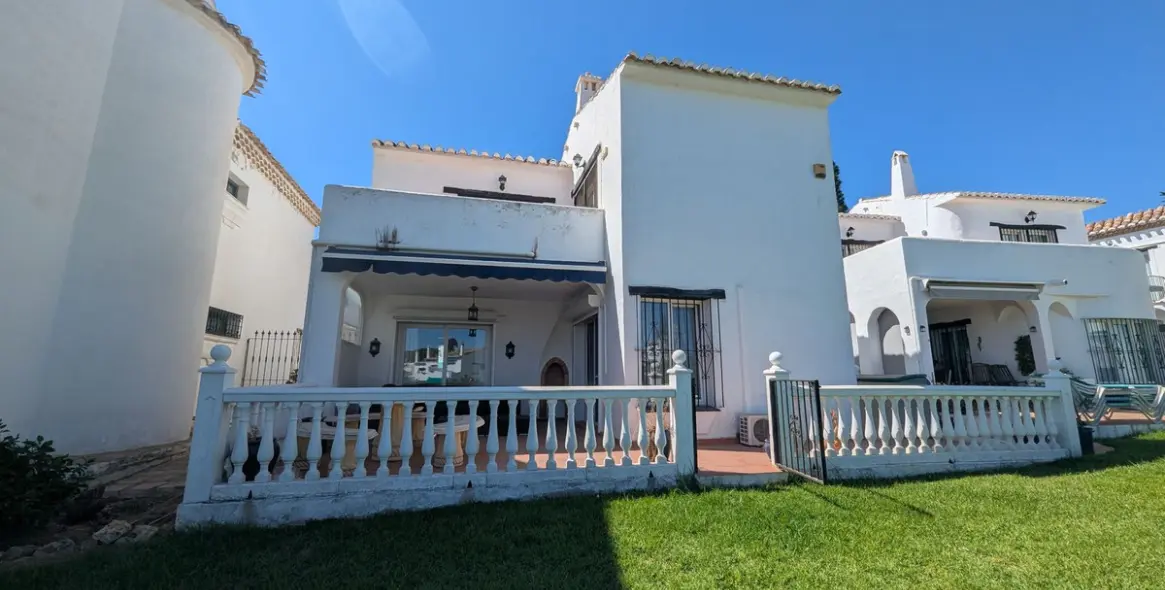 Sale of townhouse in Calahonda 15