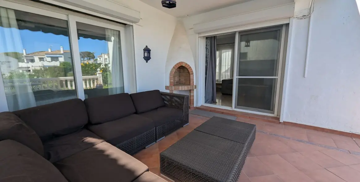 Sale of townhouse in Calahonda 16