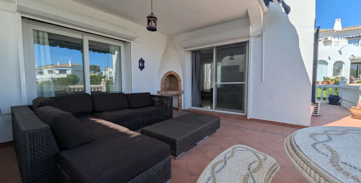 Sale of townhouse in Calahonda 17