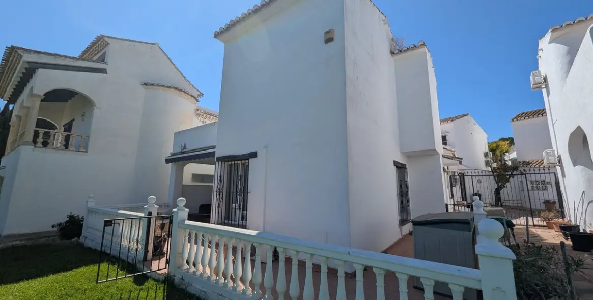 Sale of townhouse in Calahonda 20